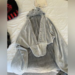 NWT Unicorn wearable blanket / pillow la vie en rose